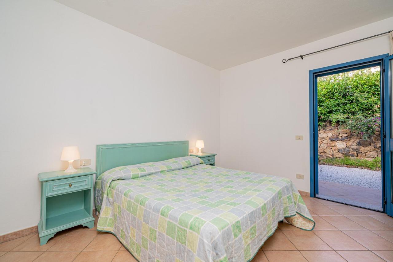 Apartments In Residence With Swimming Pool In Cala Girgolu Монте-Петрозу Екстер'єр фото